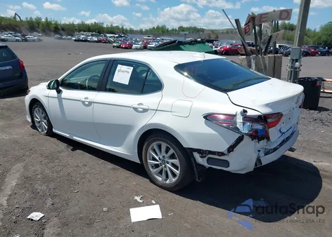2023 Toyota Camry Le z USA, uszkodzony, nr VIN 4T1C11BK5PU086628